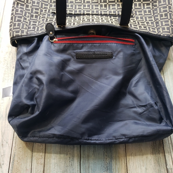 Tommy Hilfiger Purse! - Picture 10 of 16